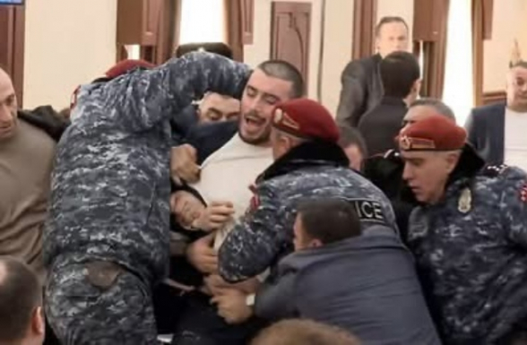 Իշխանությունը ջղաձգումների մեջ է